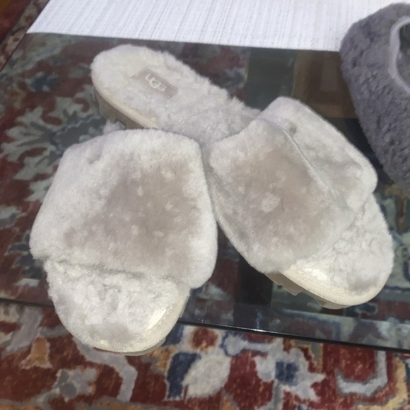 Ugg Cozette Slipper,size8 light gray,/shearling slippers dark grey is size7 - Picture 4 of 12